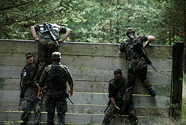 Banner Wettkampftraining - Hindernisbahn + Handgr. werfen